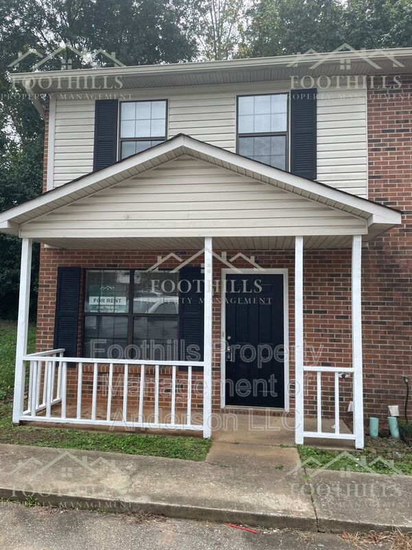 Anderson Condo: 113 Woodland Dr