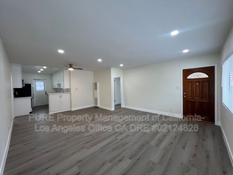 Inglewood House: 4212 1/2 W 64th St