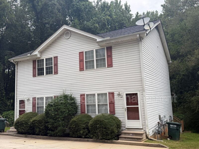 Commerce House: 46 Creekside Drive