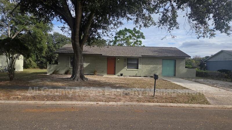 Apopka House: 1445 Lake Opal Dr.