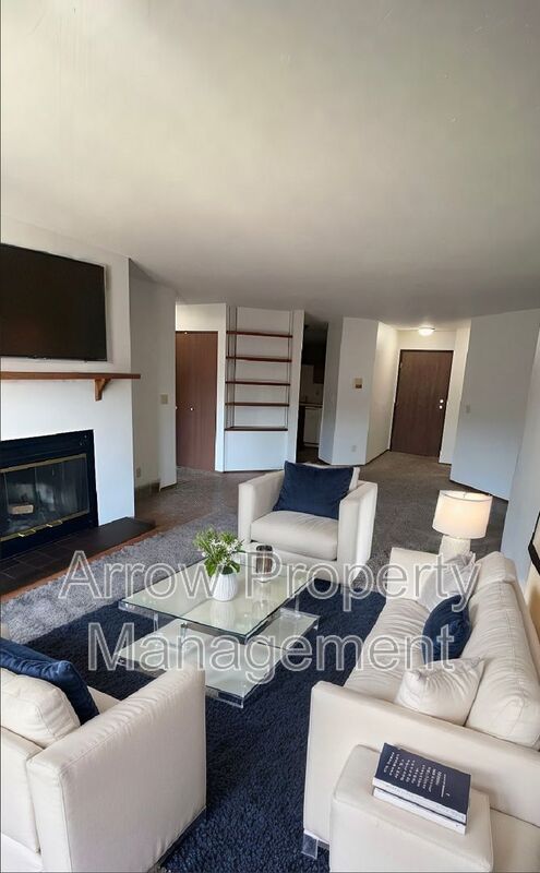 Bismarck House: 205 E Arbor-303G