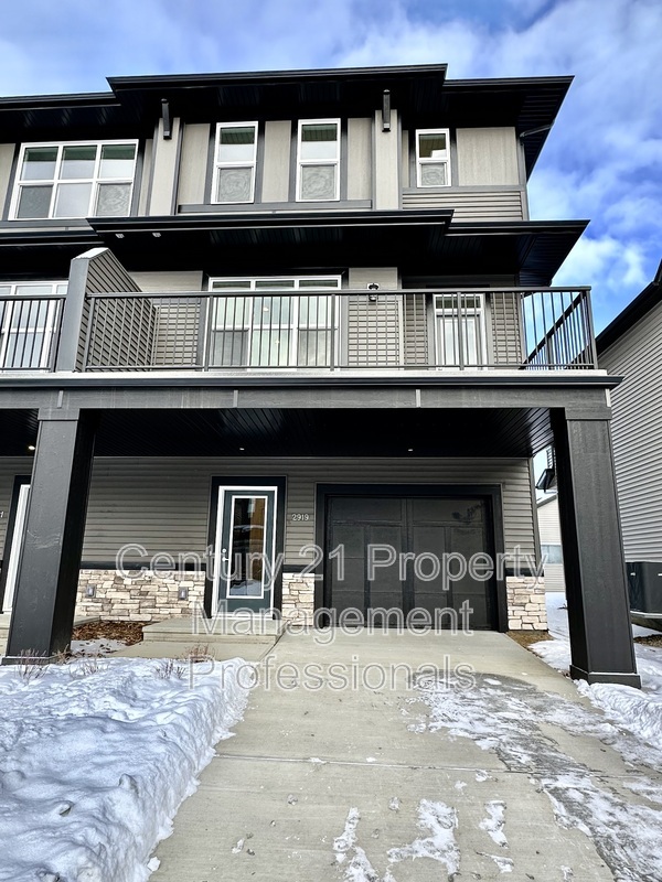 Edmonton Townhome: 2919 Coughlan Green SW