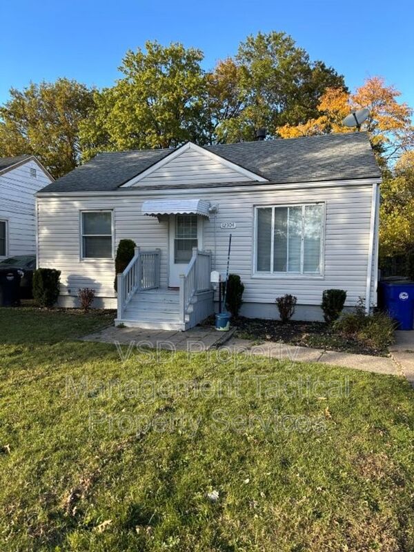 Cleveland House: 12304 Kirton Ave