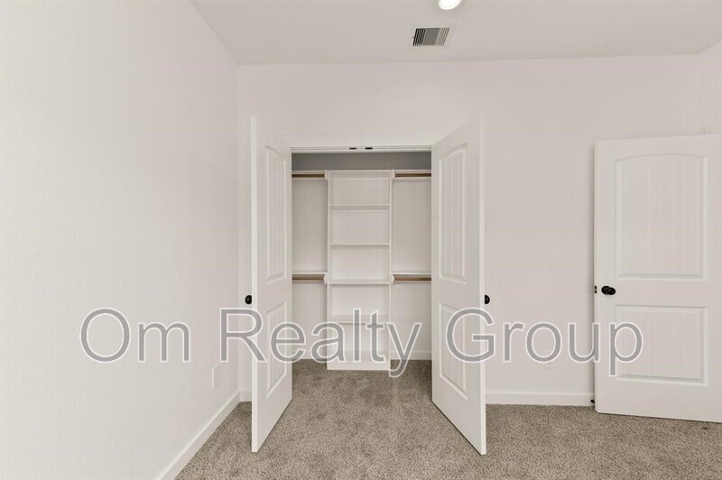 Houston House: 4705 Idaho St,