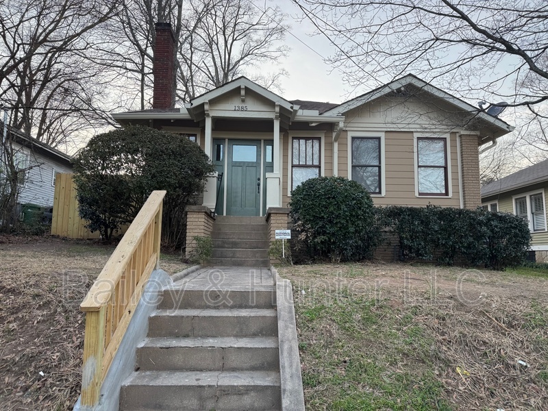 Atlanta House: 1385 Hartford Ave SW