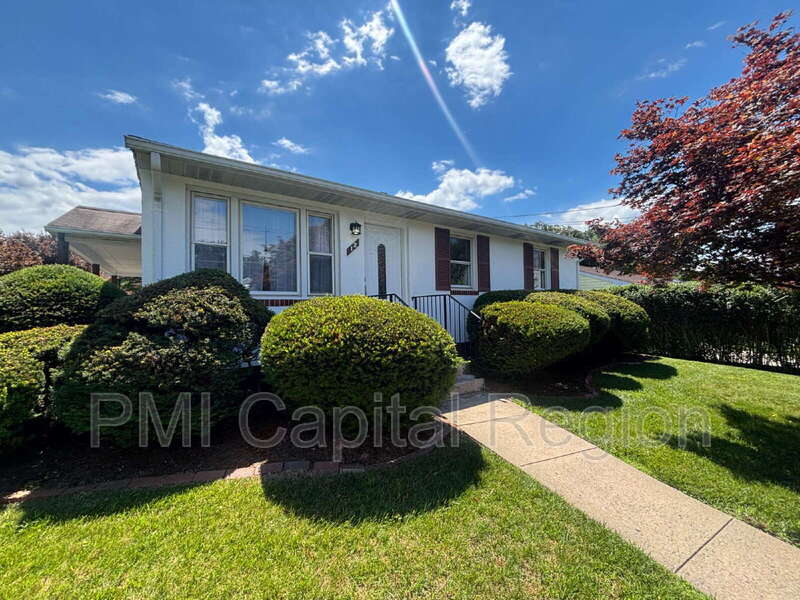 Gaithersburg House: 12 Mills Rd