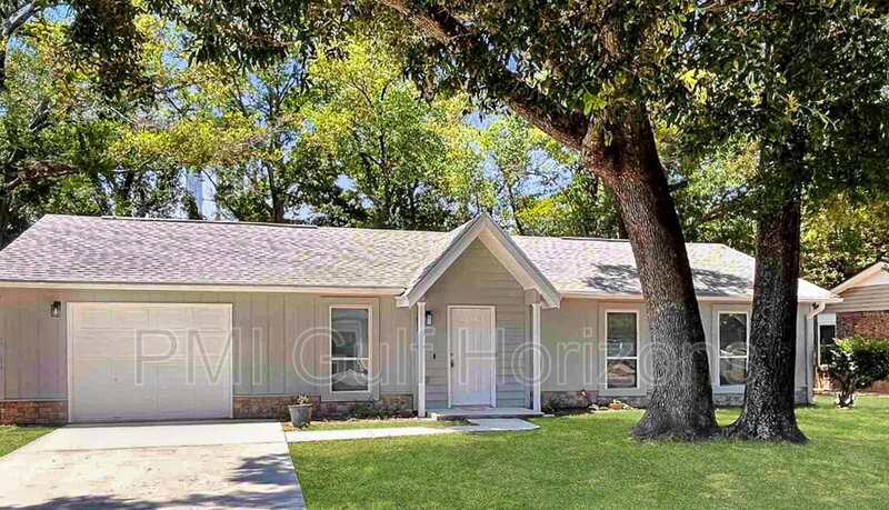 Pensacola House: 3900 Baywoods Dr