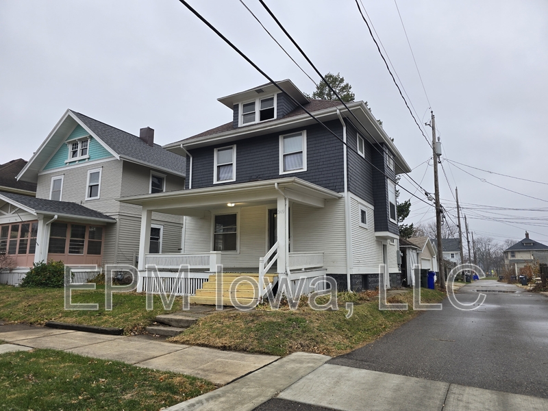 Cedar Rapids House: 349 17th Street Southeast