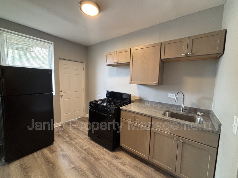 Chicago Condo: 7935 S Vernon Ave