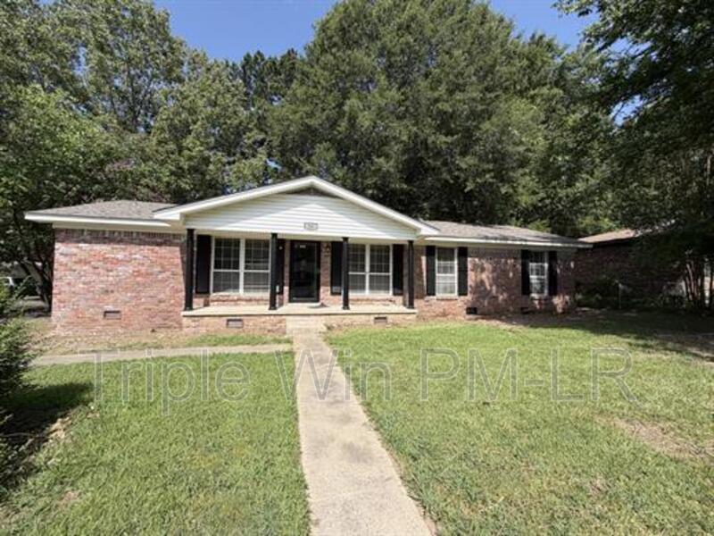Sherwood House: 33 Single Oaks