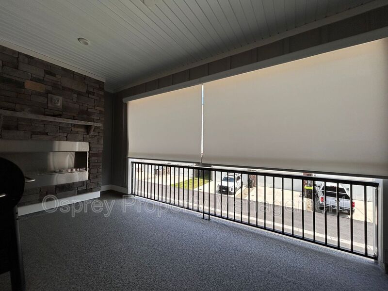 Spacious 4-Bedroom Townhome with Garage & Prime Suffolk Location!