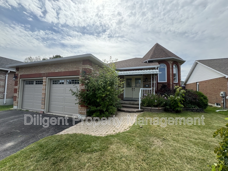 Peterborough House: 1537 Ravenwood Drive