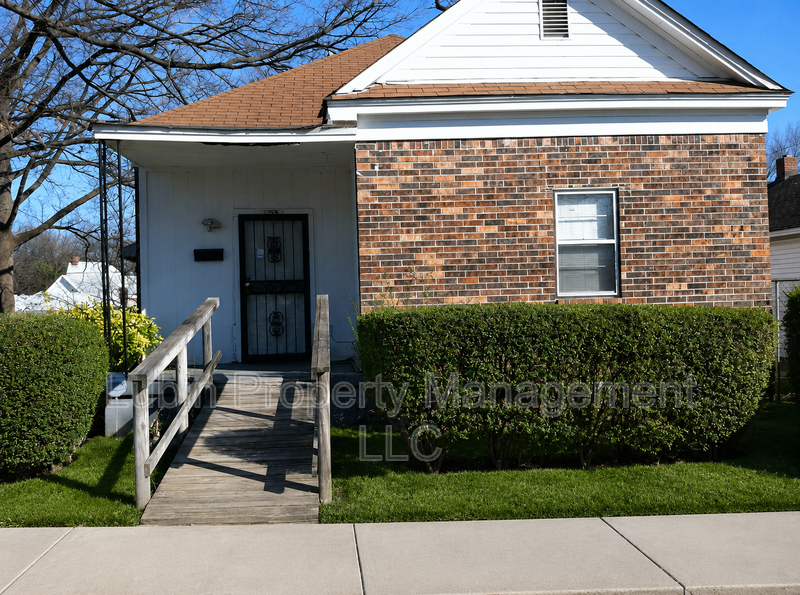 Memphis House: 1326 Oak St