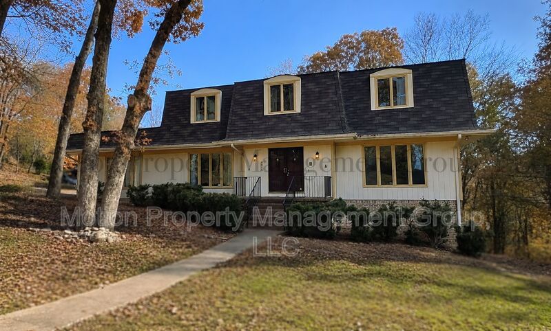 Hixson House: 5312 Fairview Road