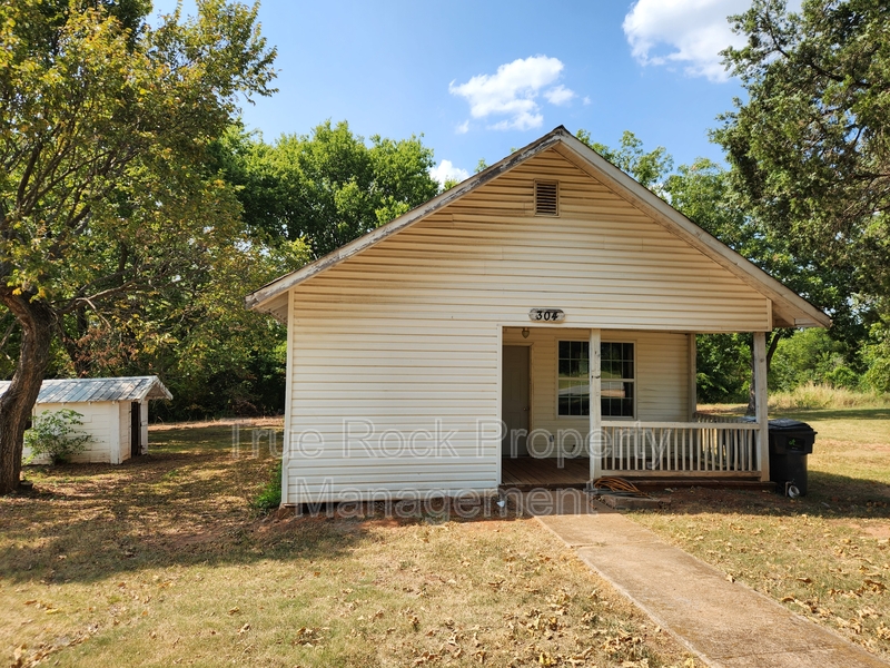 Asher House: 304 West Main (Asher)