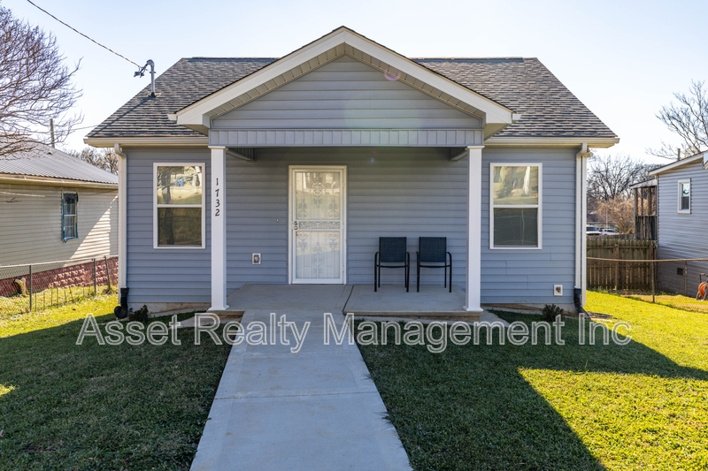 Knoxville House: 1732 Jourolman Ave