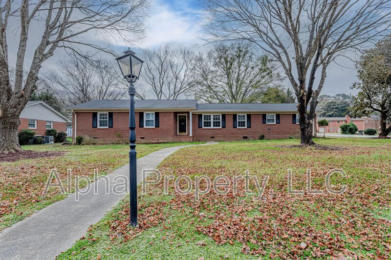 Taylors House: 400 Fairhaven Dr