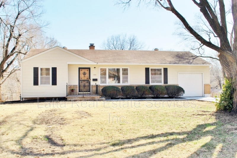 Raytown House: 10801 E 61st Ter