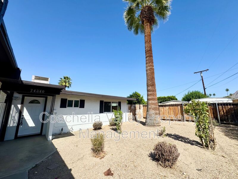 Palm Desert House: 74340 De Anza Way