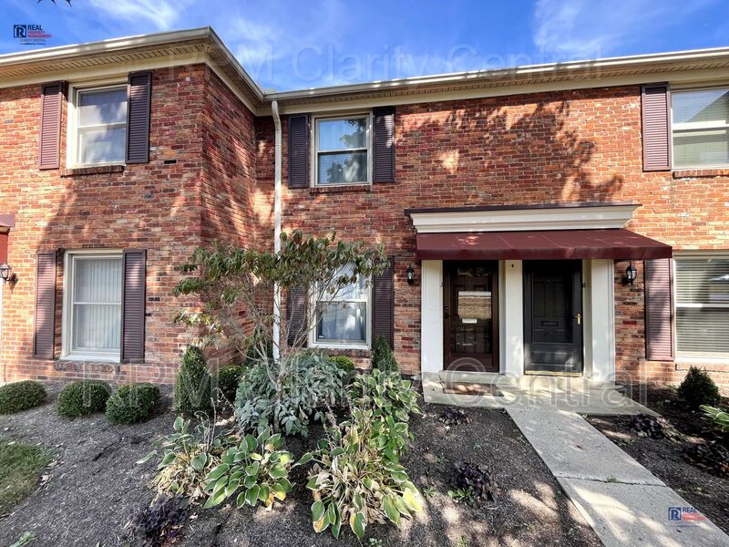 Columbus House: 996 Chatham Lane