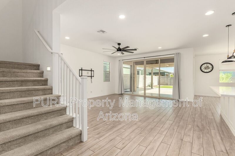 Mesa House: 9837 E Satellite Dr