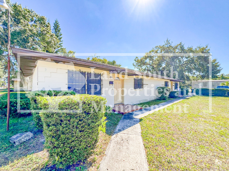 Lakeland House: 318 Ariana Street