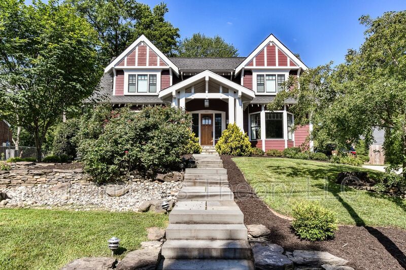 Falls Church House: 215 Van Buren St N