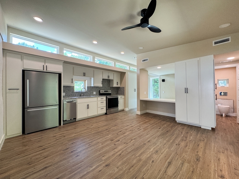 Fayetteville House: 1111B  South Ray Avenue