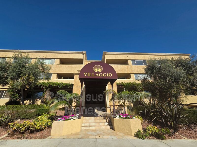 La Jolla House: 7635 Eads Ave