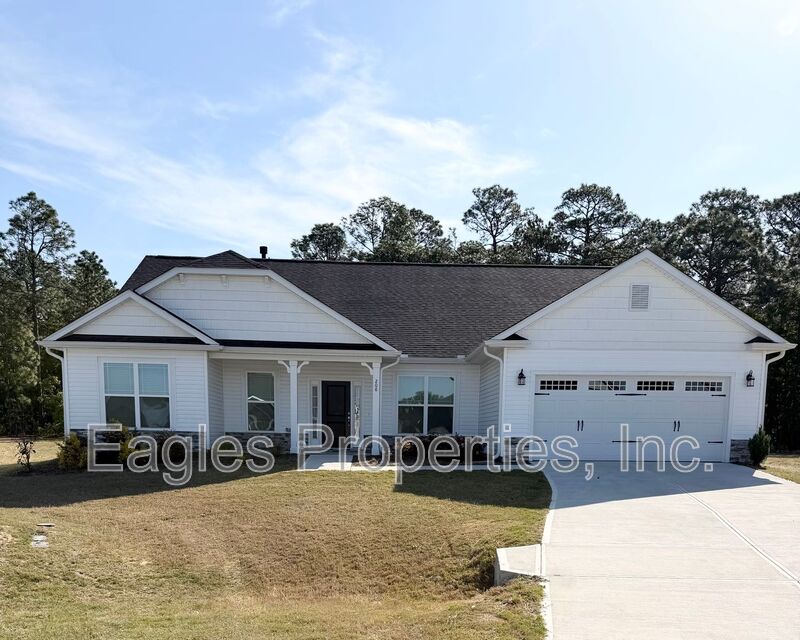 Goldsboro House: 208 Bay Hill Drive