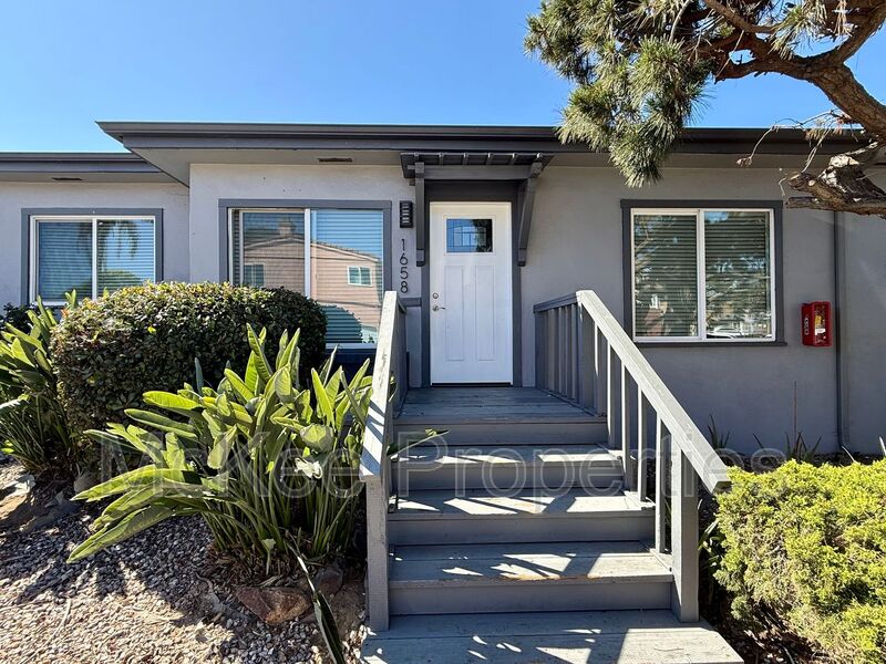 San Diego House: 1658 Cable Street