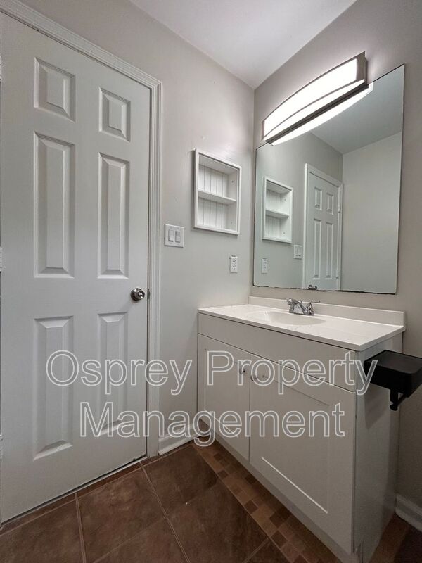 Spacious & Updated 4-Bedroom Gem in the Heart of Chesapeake! – ASK ABOUT OUR ZERO DEPOSIT! - Photo 17