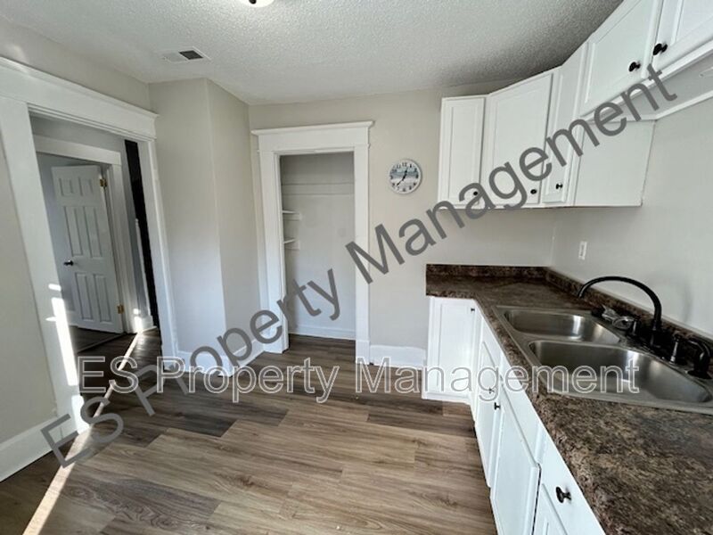 NOW AVAILABLE!! Charming Two Bedroom One Bathroom Duplex!!! - Photo 8