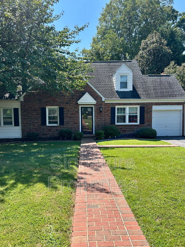 Martinsville House: 1106 Cherokee Ct