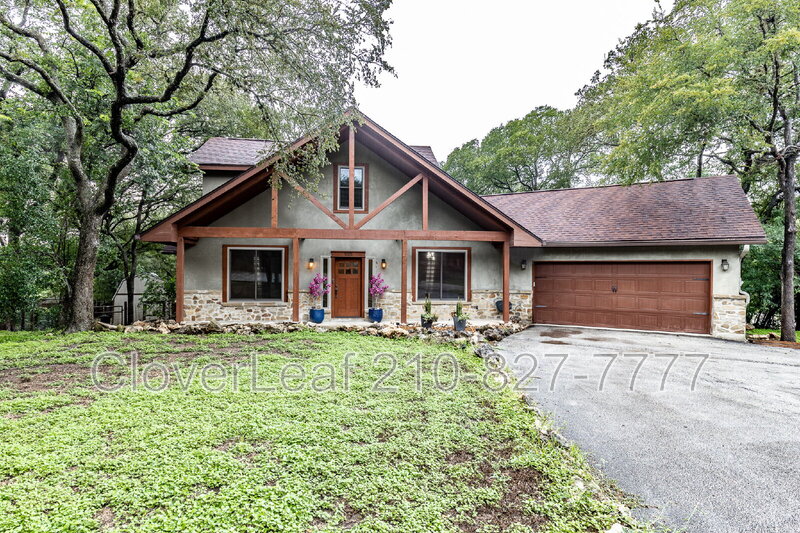 New Braunfels House: 1025 Flaming Oak Dr
