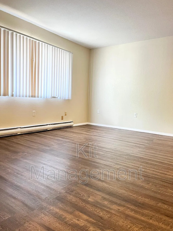 Toledo Condo: 1919 W Alexis
