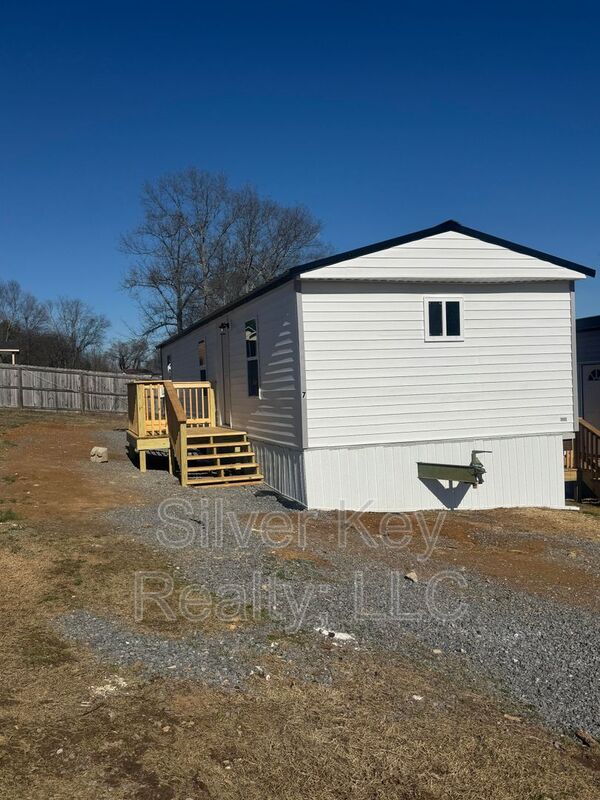 Athens House: 3000 Highway 11 S.