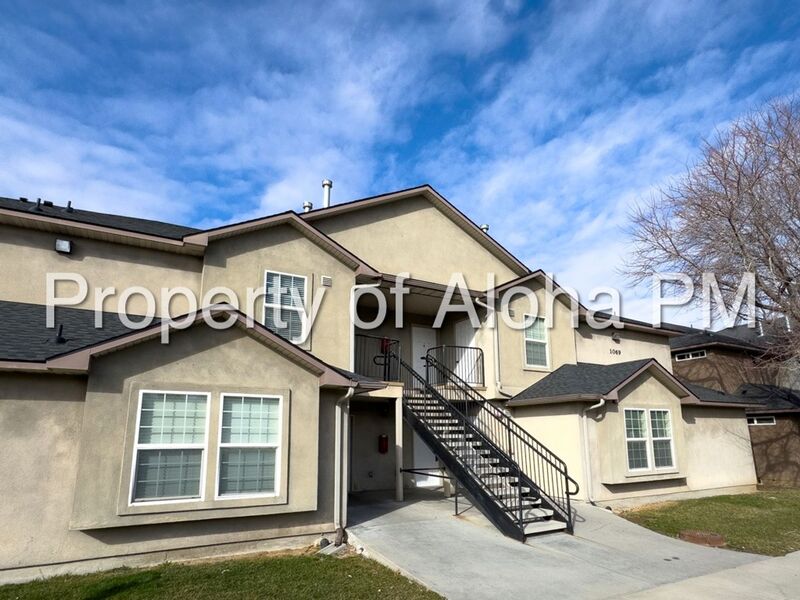 Meridian House: 1069 W. Pine Ave