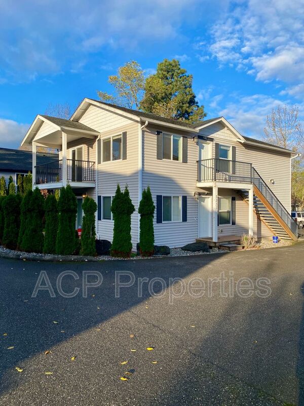 Bellingham Condo: 3233 Racine St