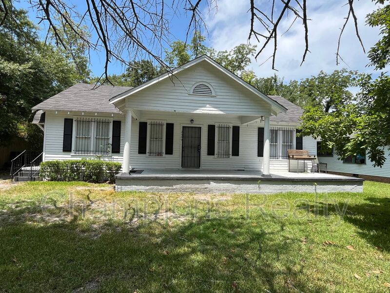 Columbus House: 2509 Schaul St