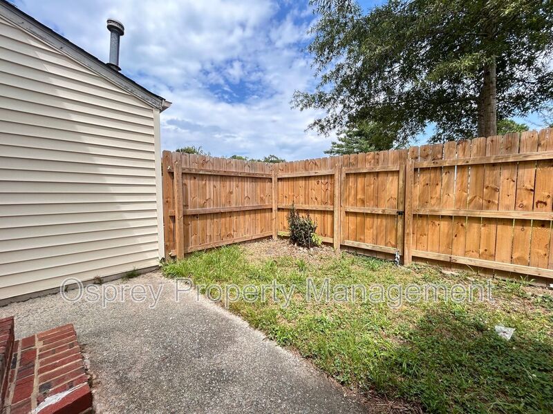 3-Bedroom Townhome with Spacious Backyard in the Heart of Chesapeake