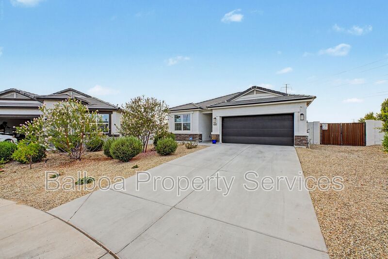 Buckeye House: 2058 S 241st Ave