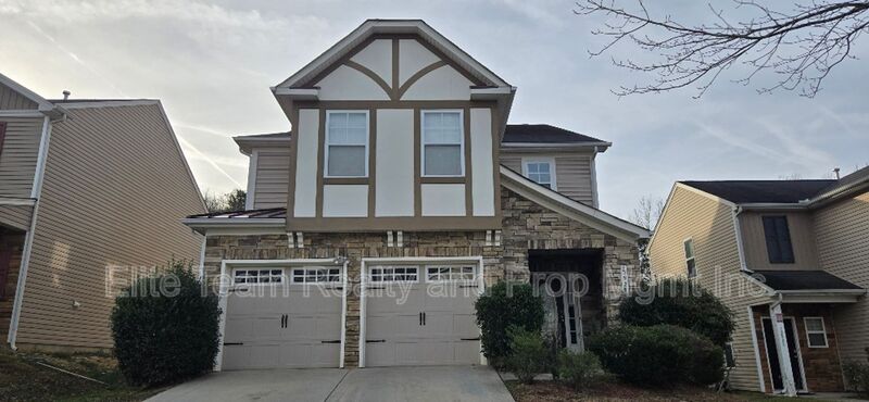 Charlotte House: 13928 Mallard Lk Rd