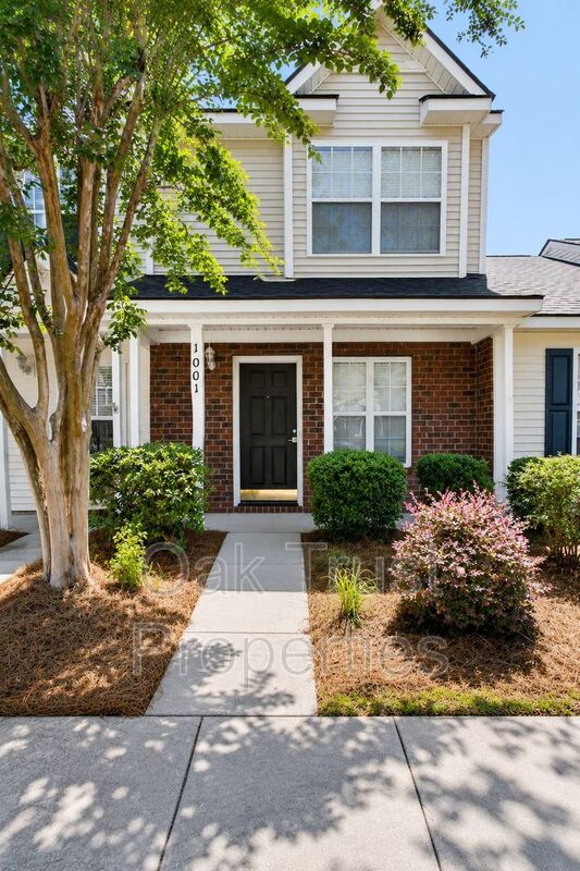 Summerville Townhome: 1001 Elm Hall Circle