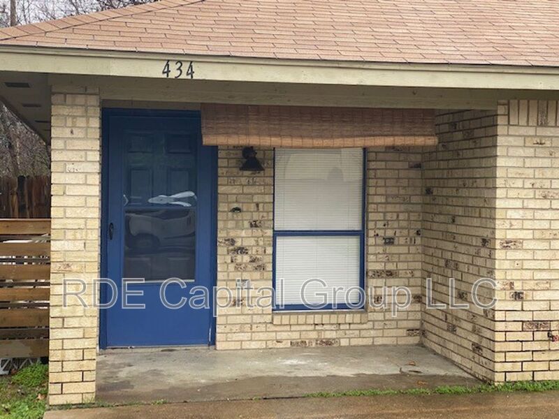 Grand Prairie House: 434 NW 23rd Street