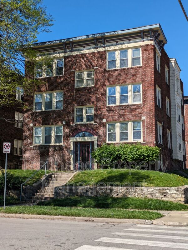 Kansas City House: 4006 Warwick Blvd