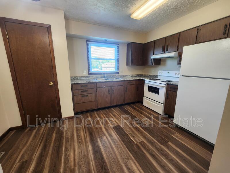 Lincoln Condo: 1627 Deweese Dr.