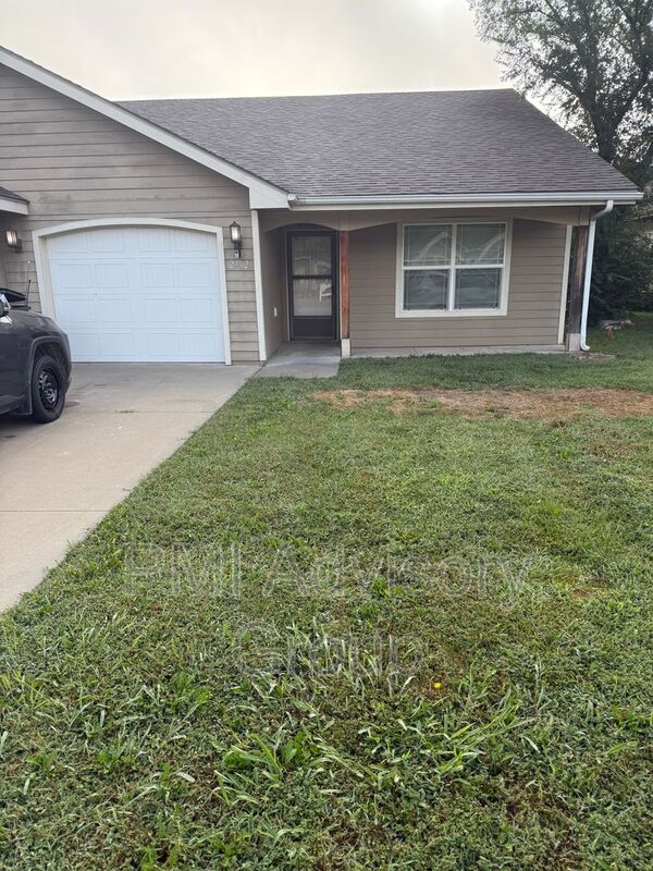 Topeka House: 2702 SE Taurus Ct