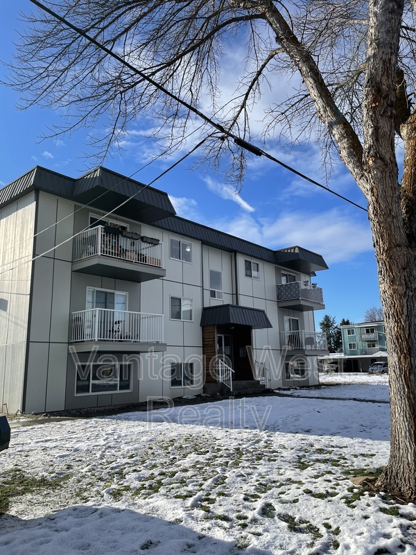 Kelowna Condo: 202-235 Husch Rd