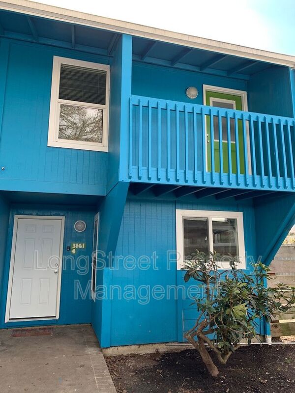 Albany House: 3161 N Shore Drive SE